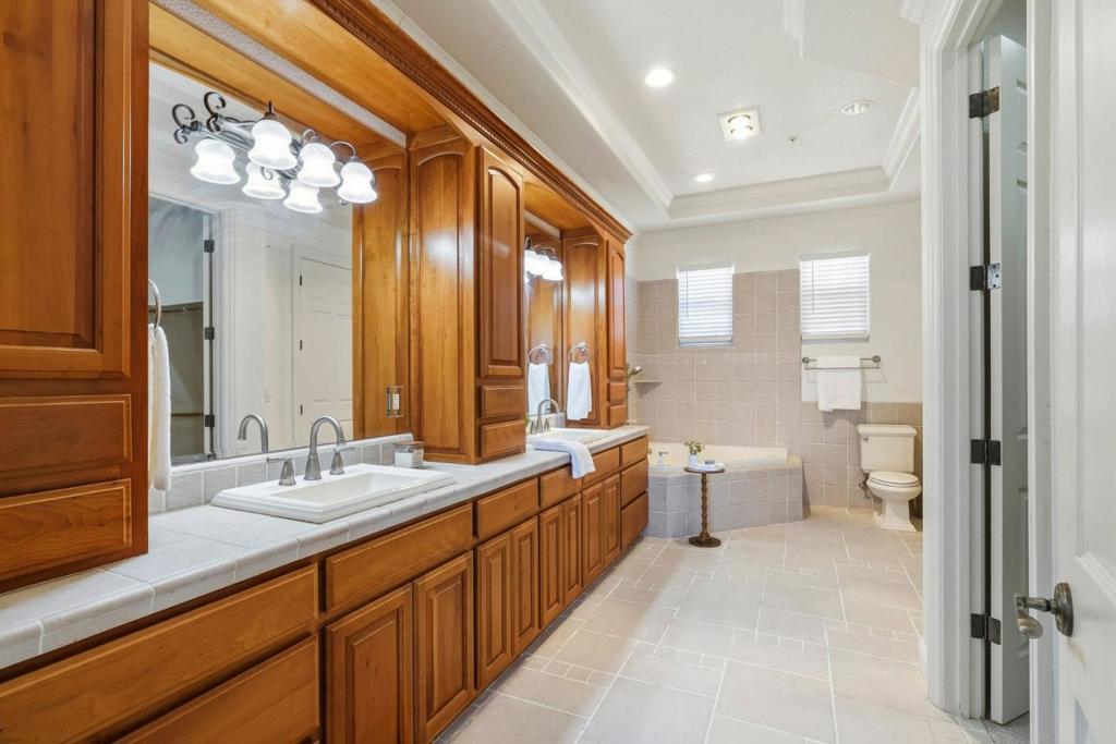18600 Castle Ridge Drive Property Photo 38