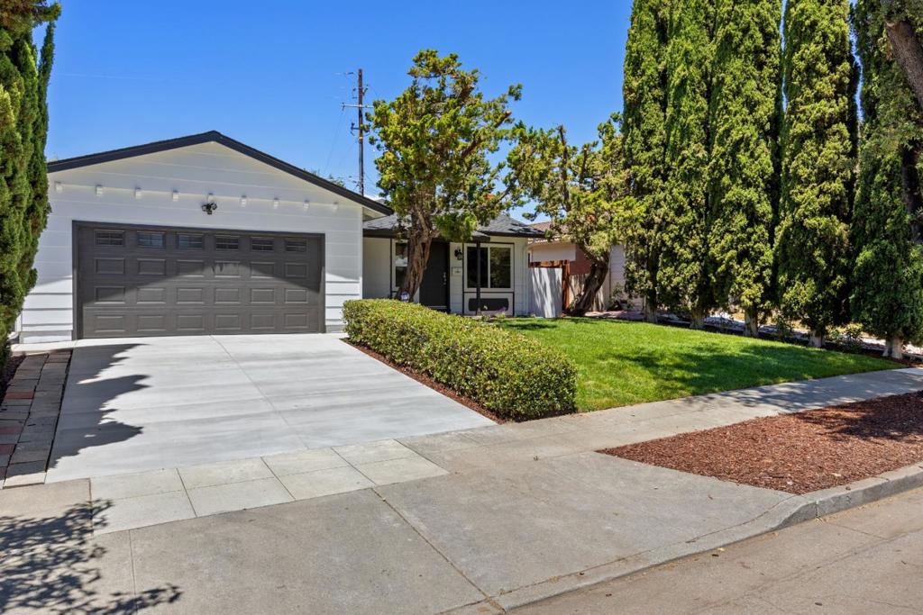 3285 Cropley Avenue Property Photo 2