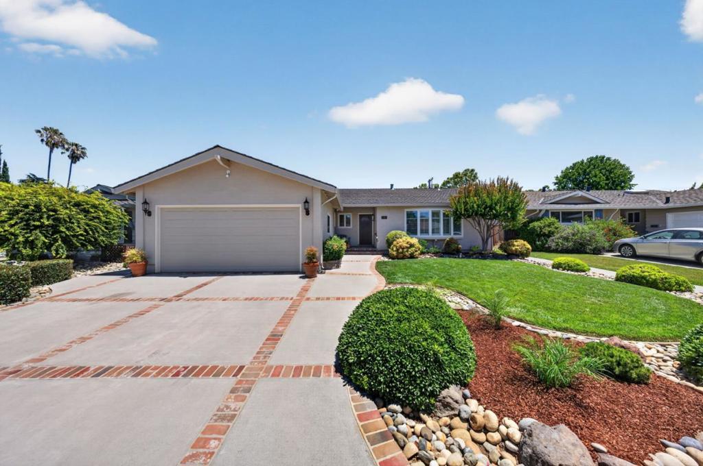 2362 Valencia Court Property Photo