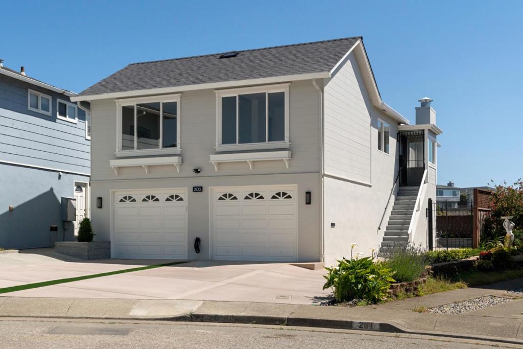 203 Golden Bay Drive Property Photo 2