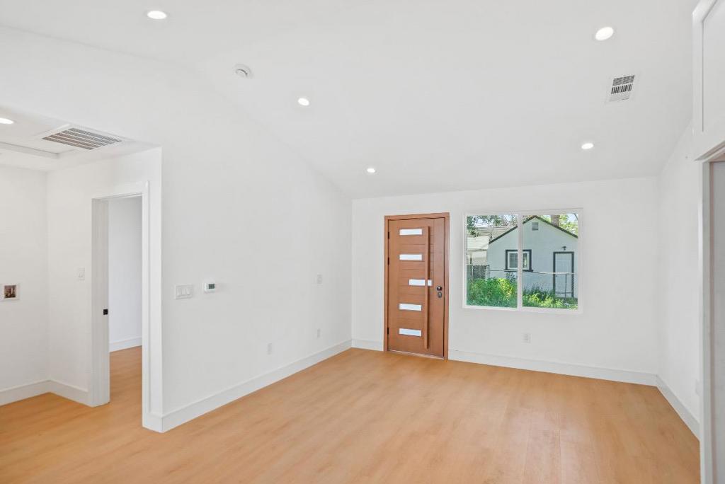 374 S 21st Street Property Photo 4