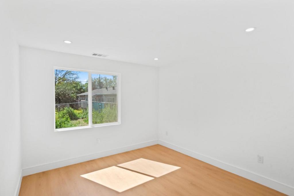 374 S 21st Street Property Photo 15