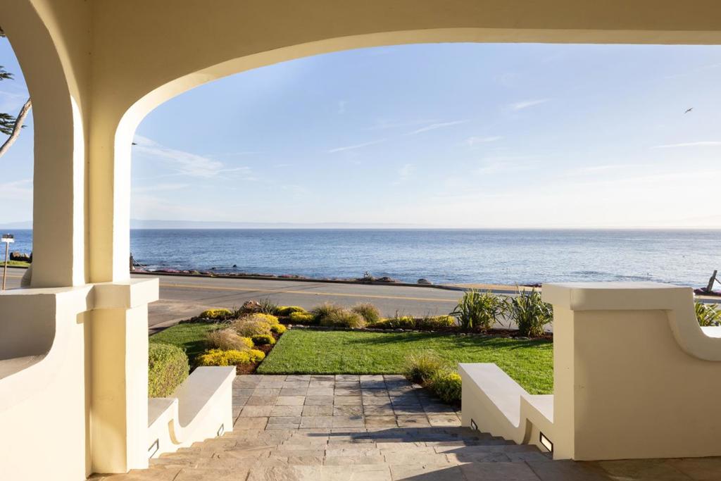 1051 Ocean View Boulevard Property Photo 7