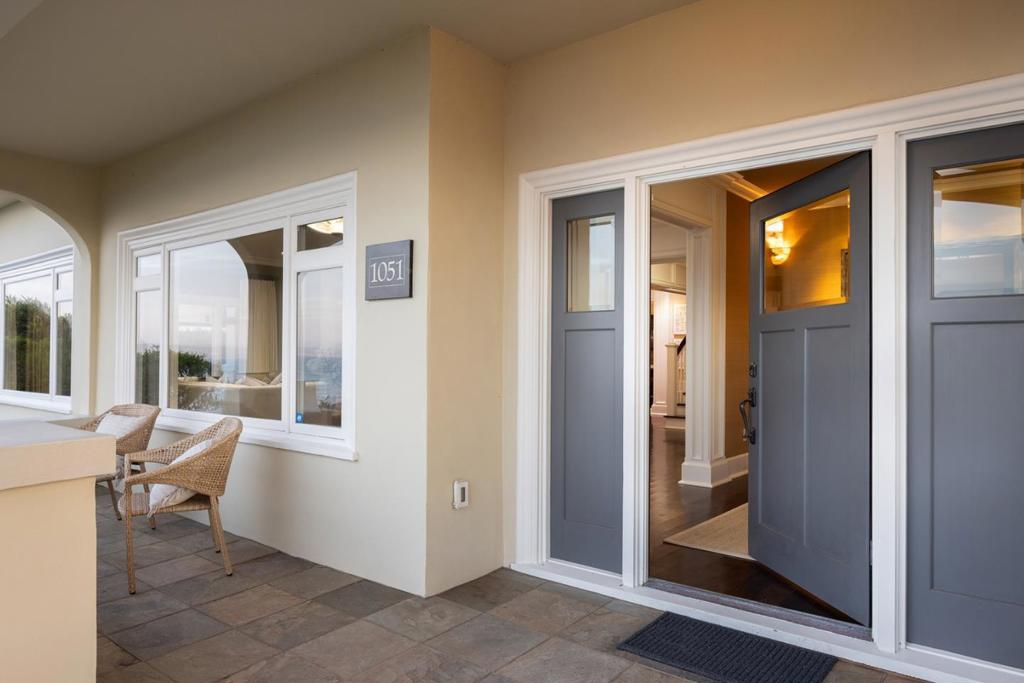 1051 Ocean View Boulevard Property Photo 8