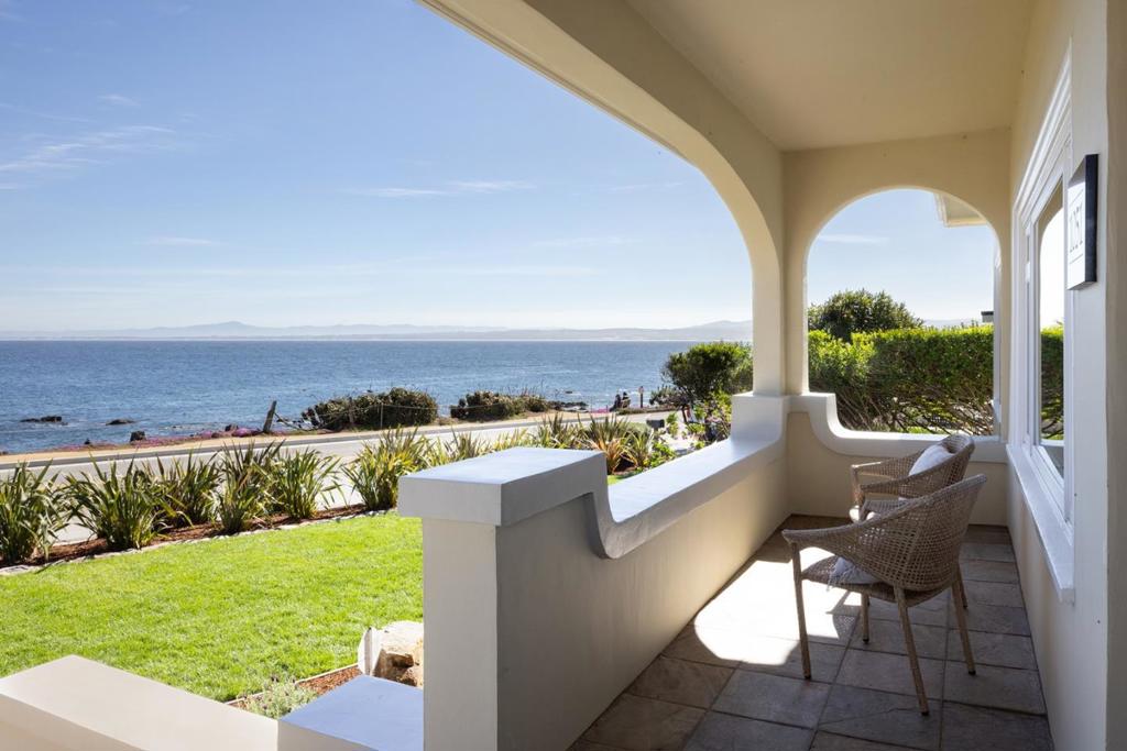 1051 Ocean View Boulevard Property Photo 9
