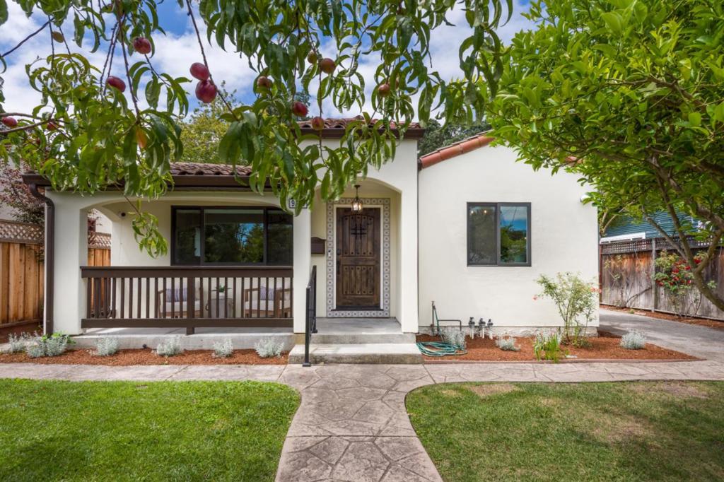 926 Iris Street Property Photo 1
