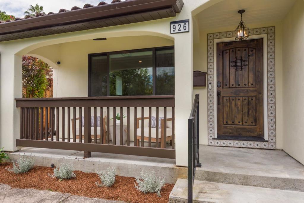 926 Iris Street Property Photo 3