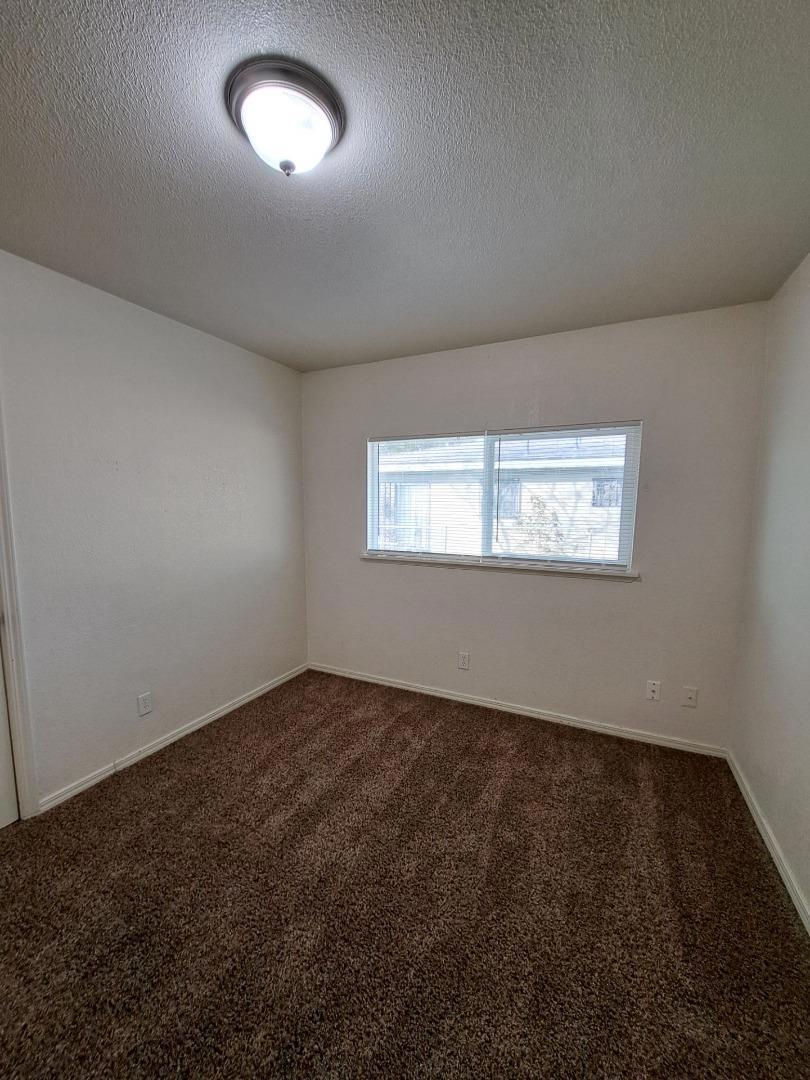 2221 S Poppy Avenue Property Photo 13