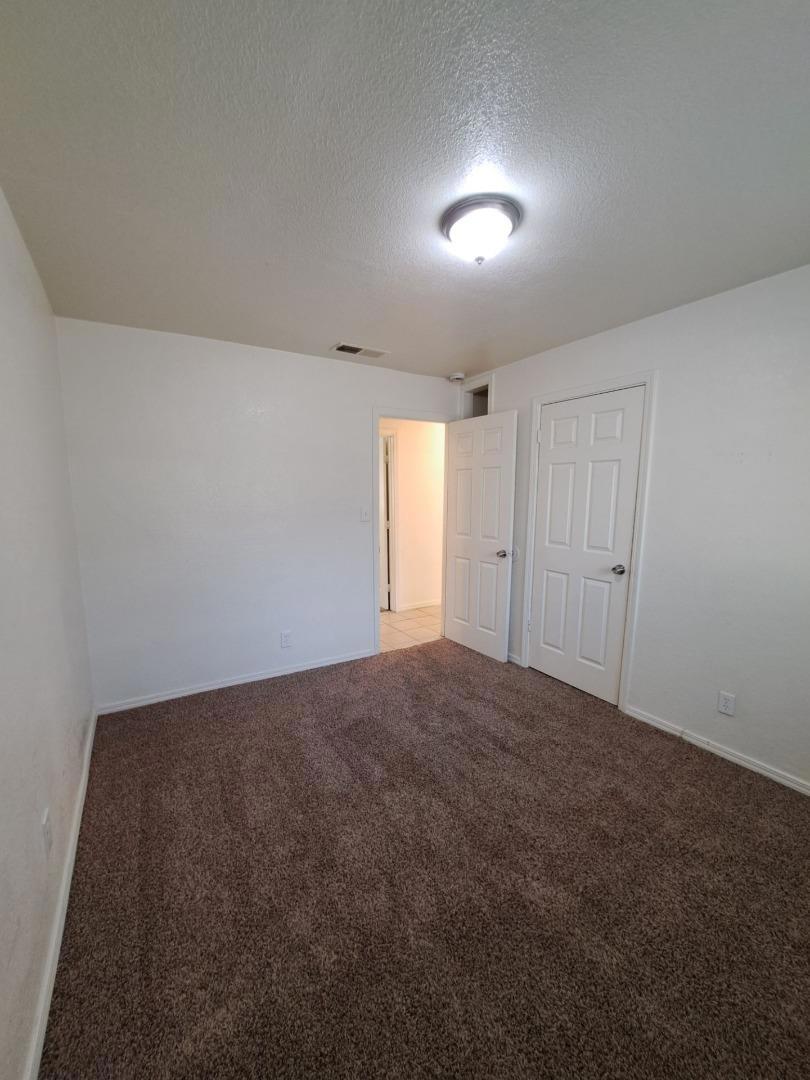 2221 S Poppy Avenue Property Photo 14