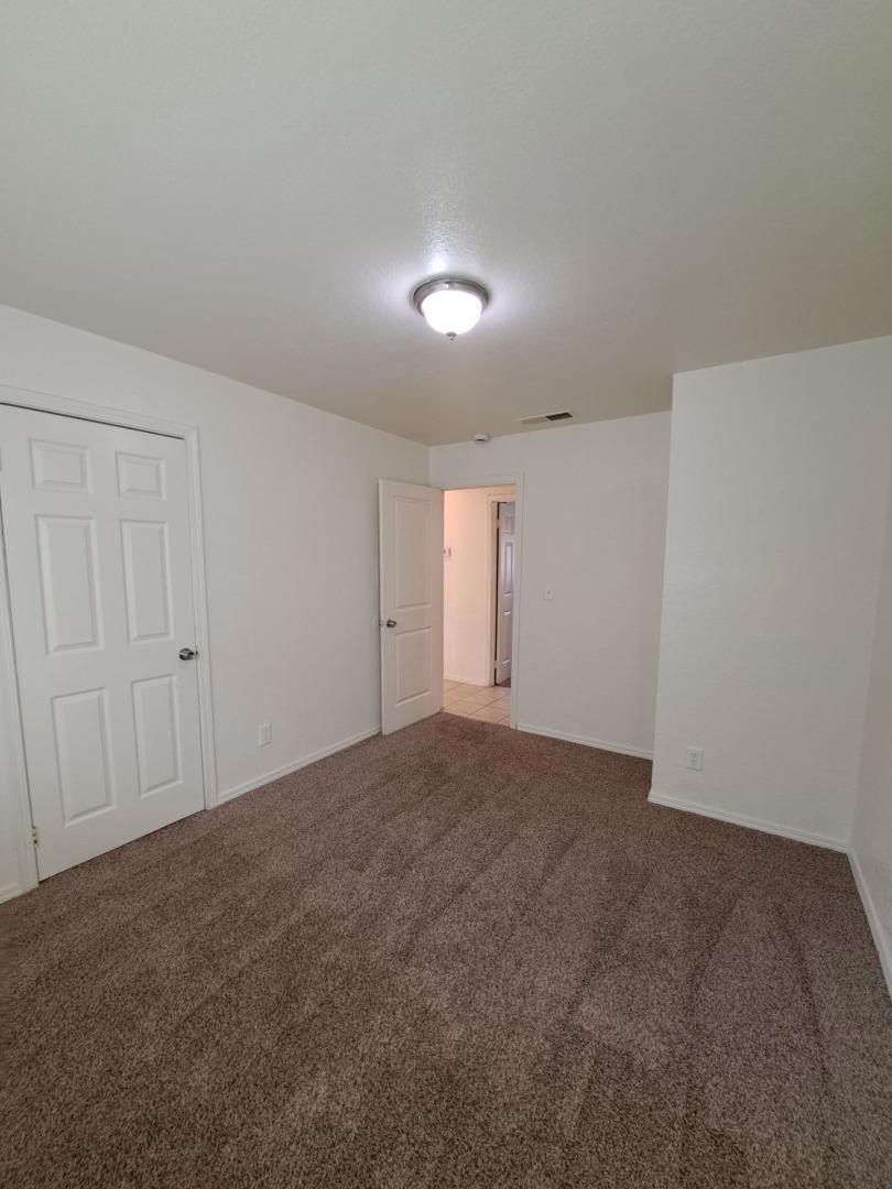 2221 S Poppy Avenue Property Photo 16