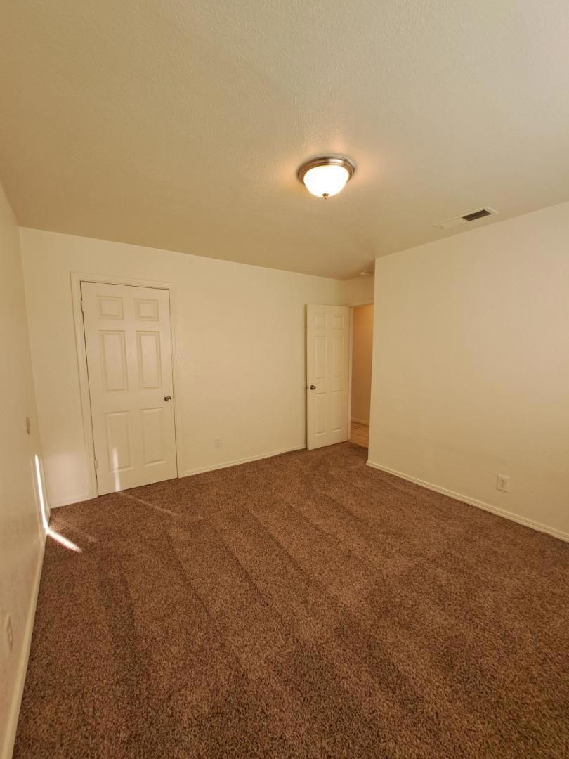 2221 S Poppy Avenue Property Photo 18