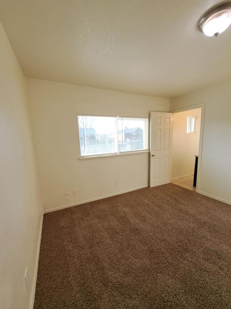 2221 S Poppy Avenue Property Photo 19