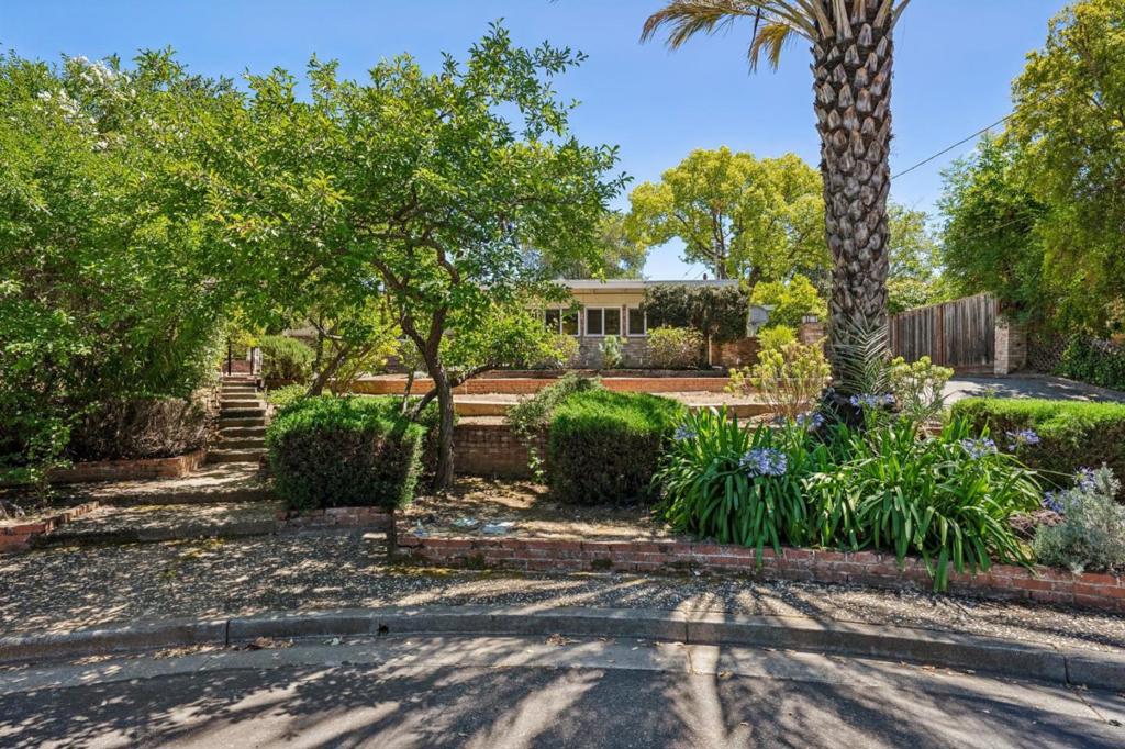 20210 Franklin Avenue Property Photo 1