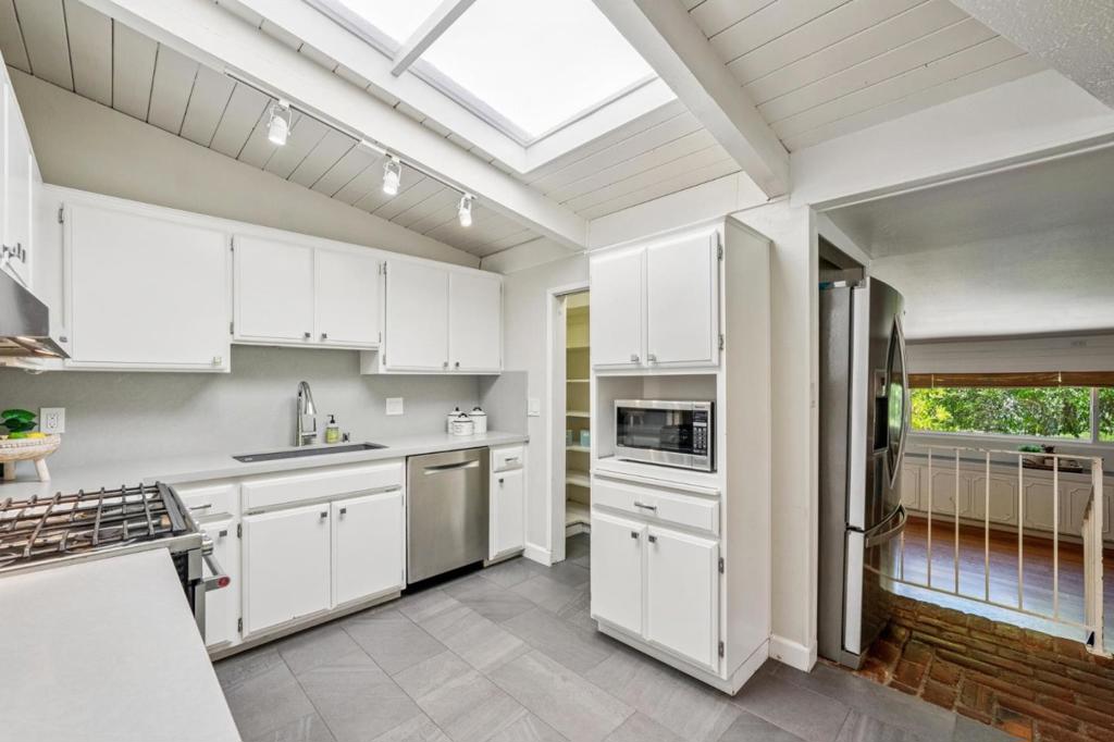 20210 Franklin Avenue Property Photo 10