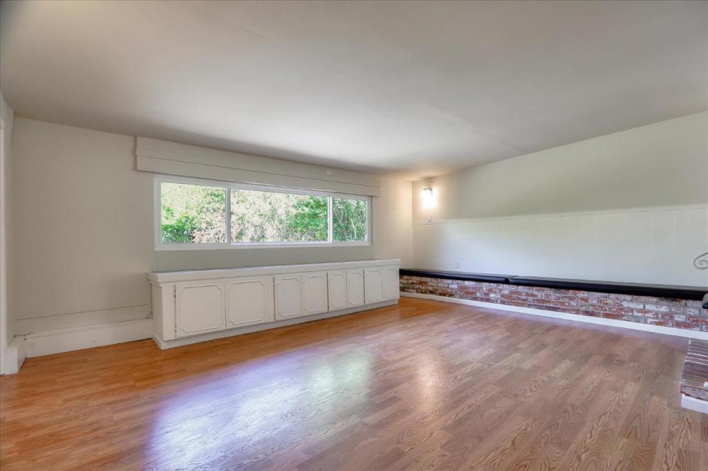 20210 Franklin Avenue Property Photo 15