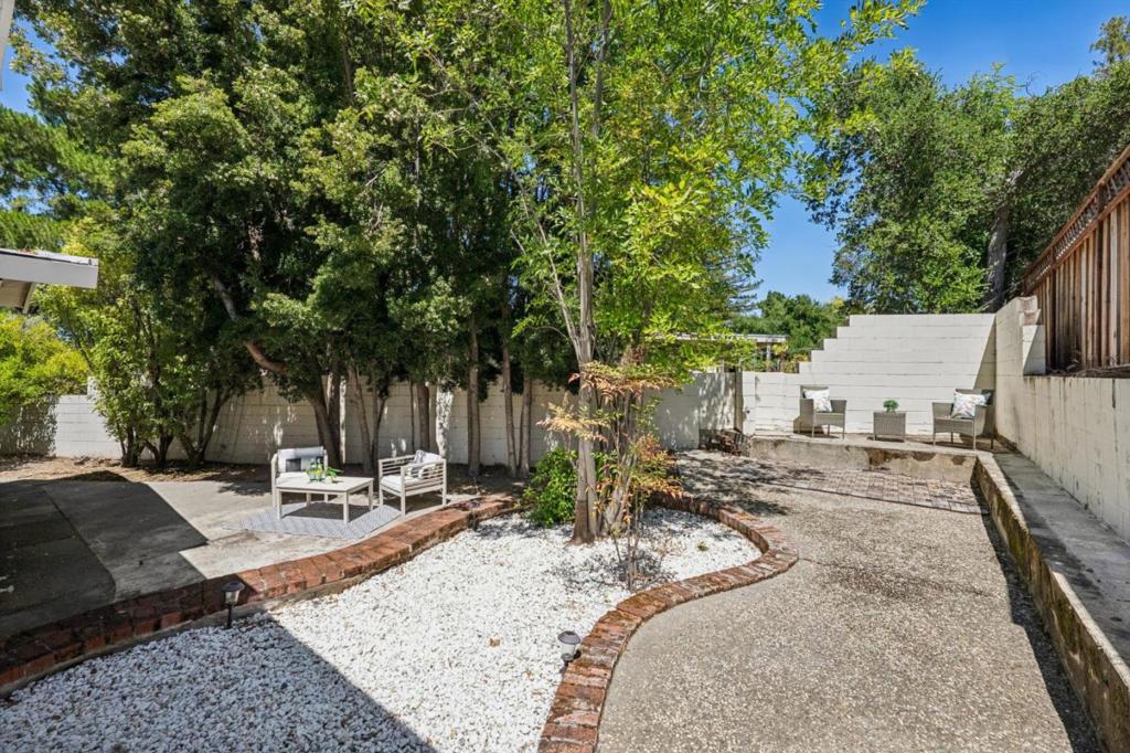 20210 Franklin Avenue Property Photo 28