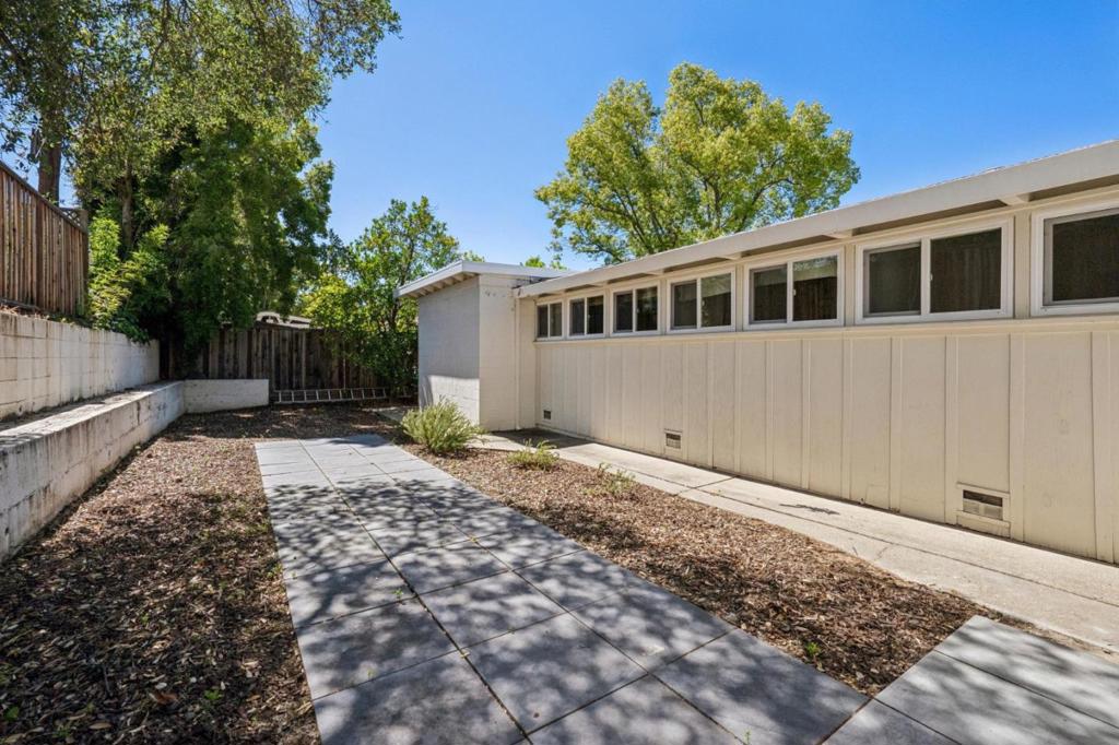 20210 Franklin Avenue Property Photo 29