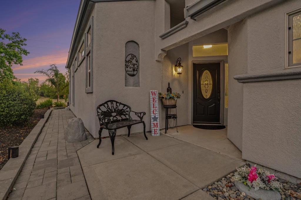 571 Central Park Place Property Photo 6