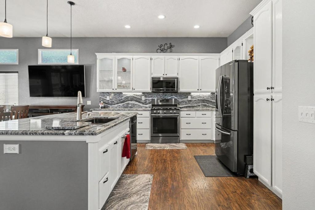 571 Central Park Place Property Photo 14