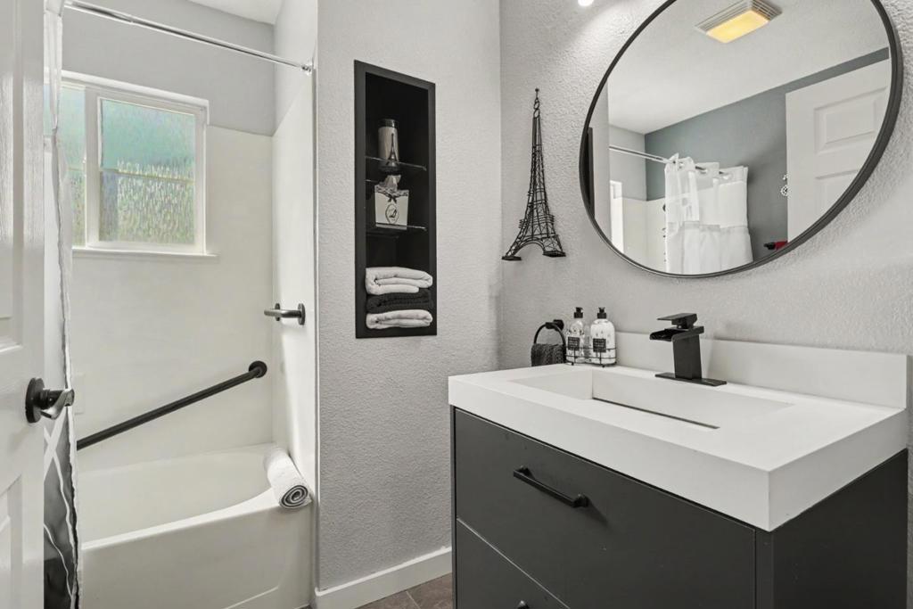 571 Central Park Place Property Photo 24