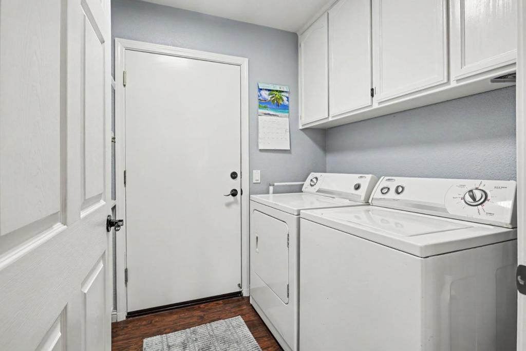 571 Central Park Place Property Photo 25