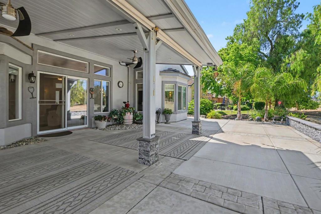571 Central Park Place Property Photo 31