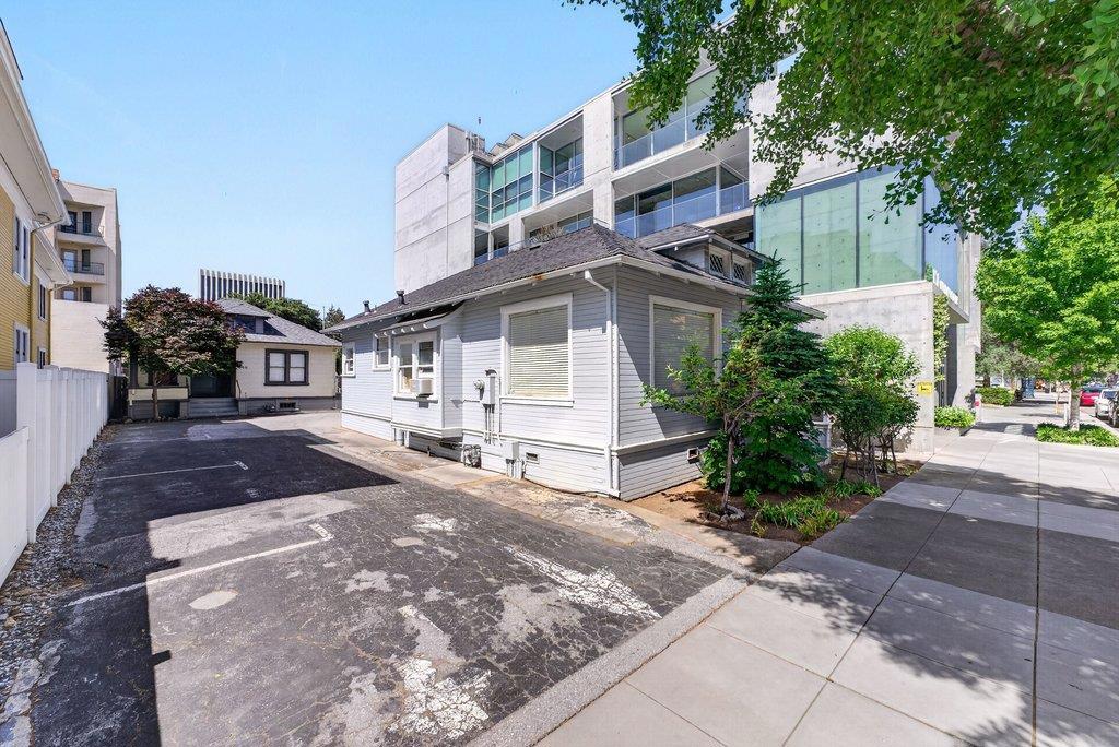 640 Waverley Street Property Photo 10