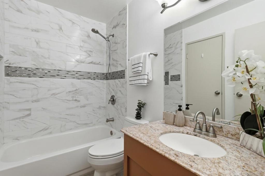 815 N Humboldt Street 302 Property Photo 26