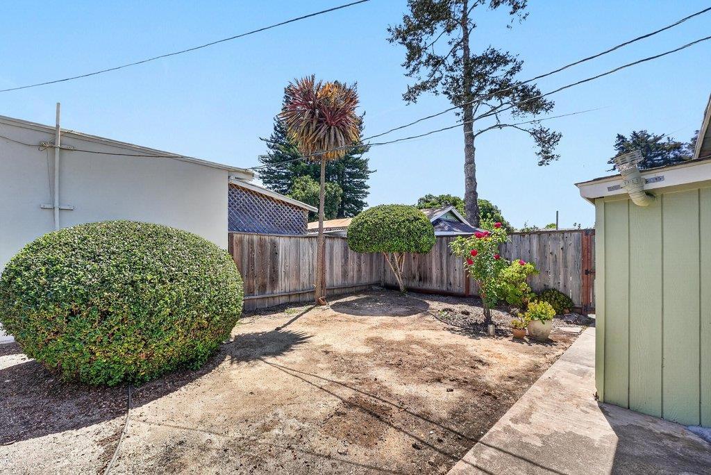 2732 Freedom Boulevard Property Photo 3