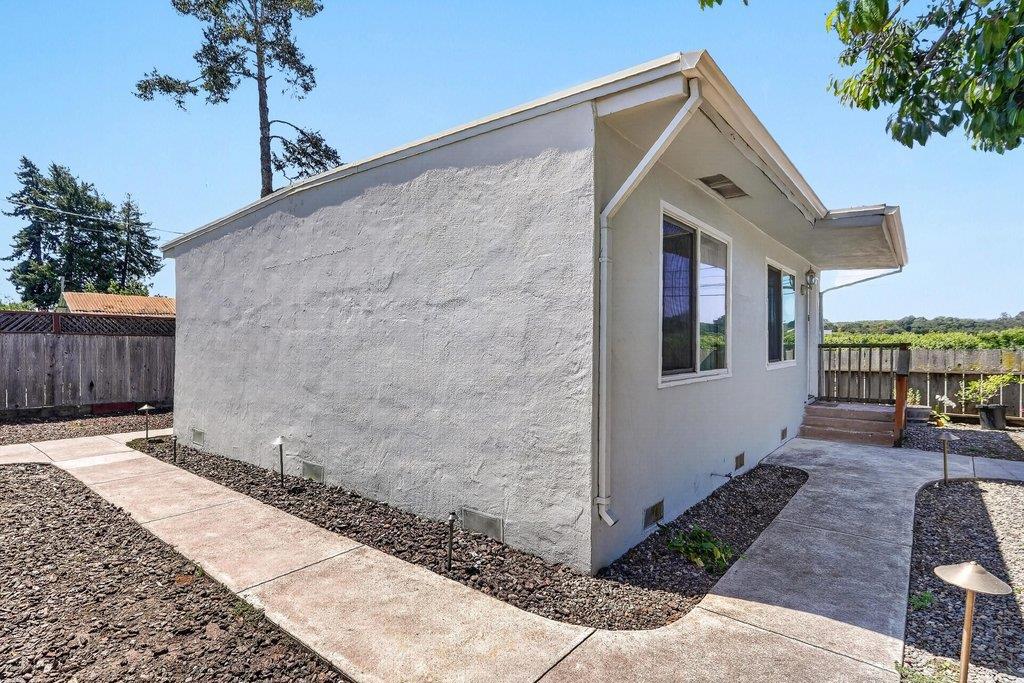 2732 Freedom Boulevard Property Photo 19