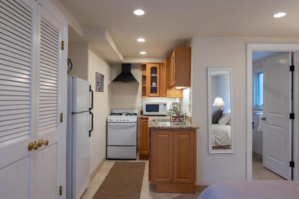 938 Lighthouse Avenue Property Photo 23