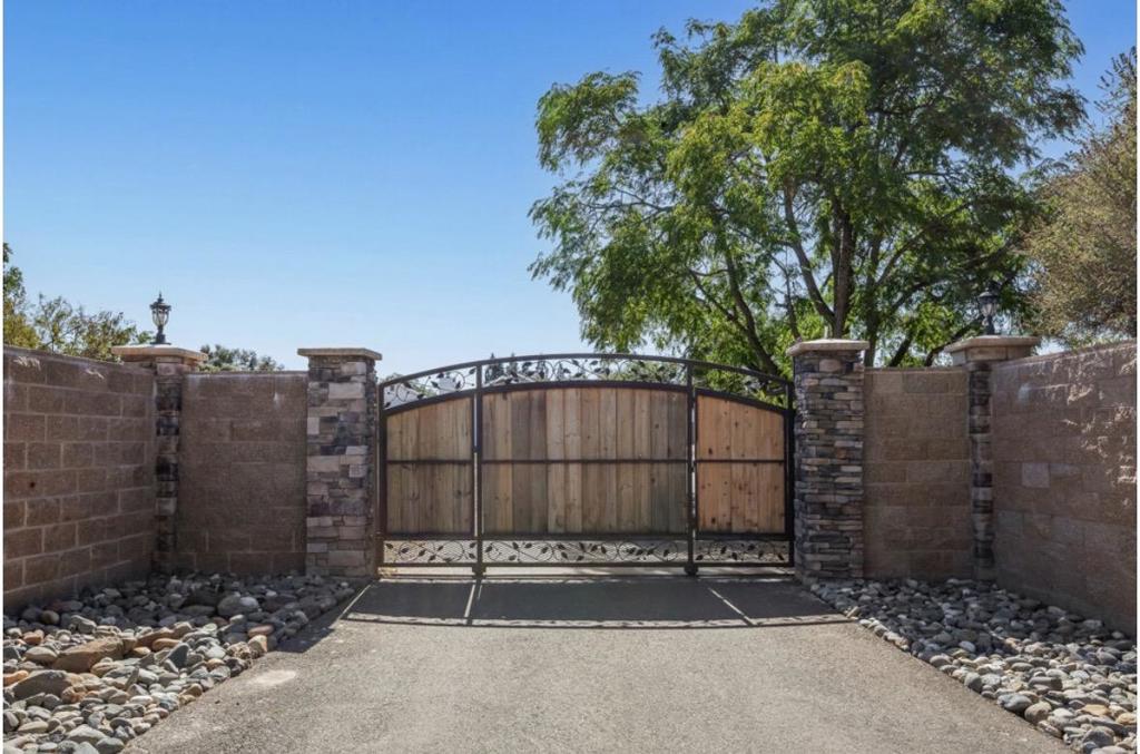 5852 Olive Ranch Road Property Photo 2