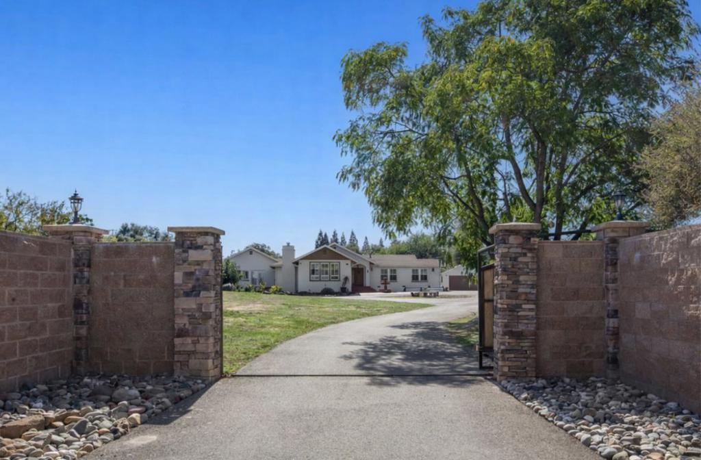 5852 Olive Ranch Road Property Photo 3