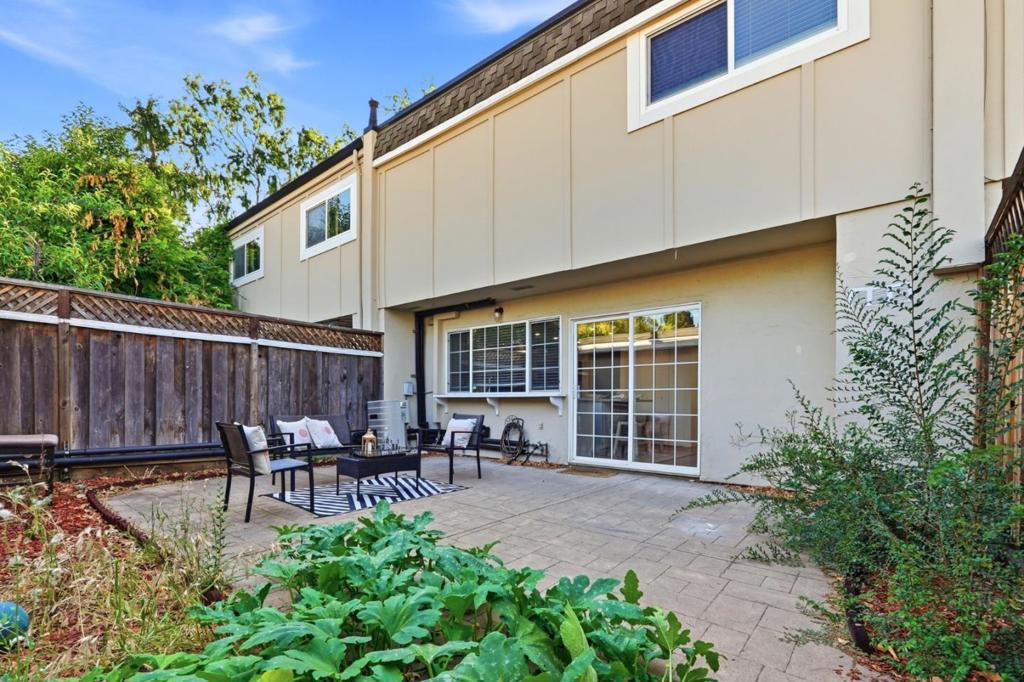 7062 Cypress Point Court Property Photo 4