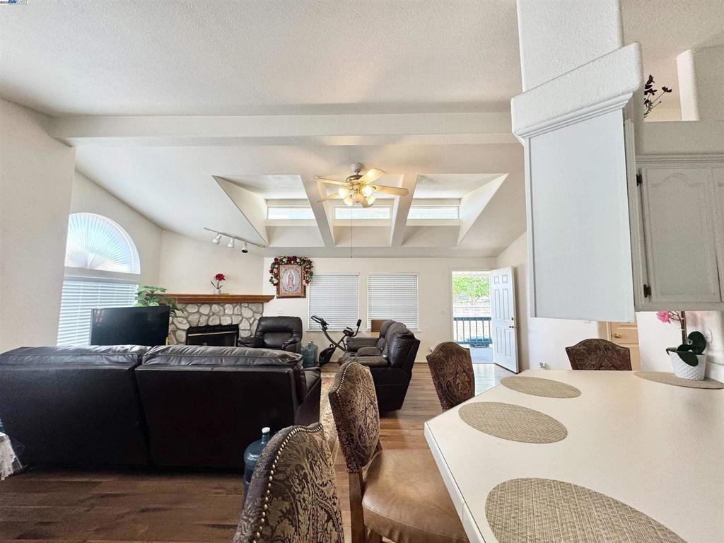 1220 Tasman 39 Property Photo 2