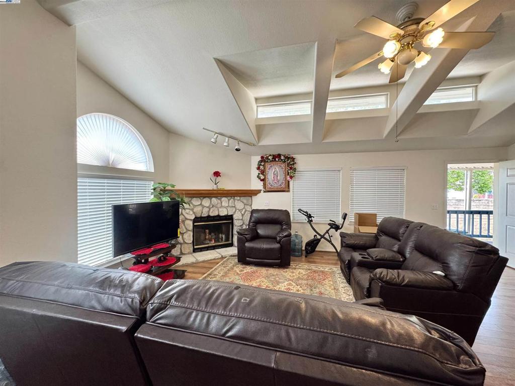 1220 Tasman 39 Property Photo 3
