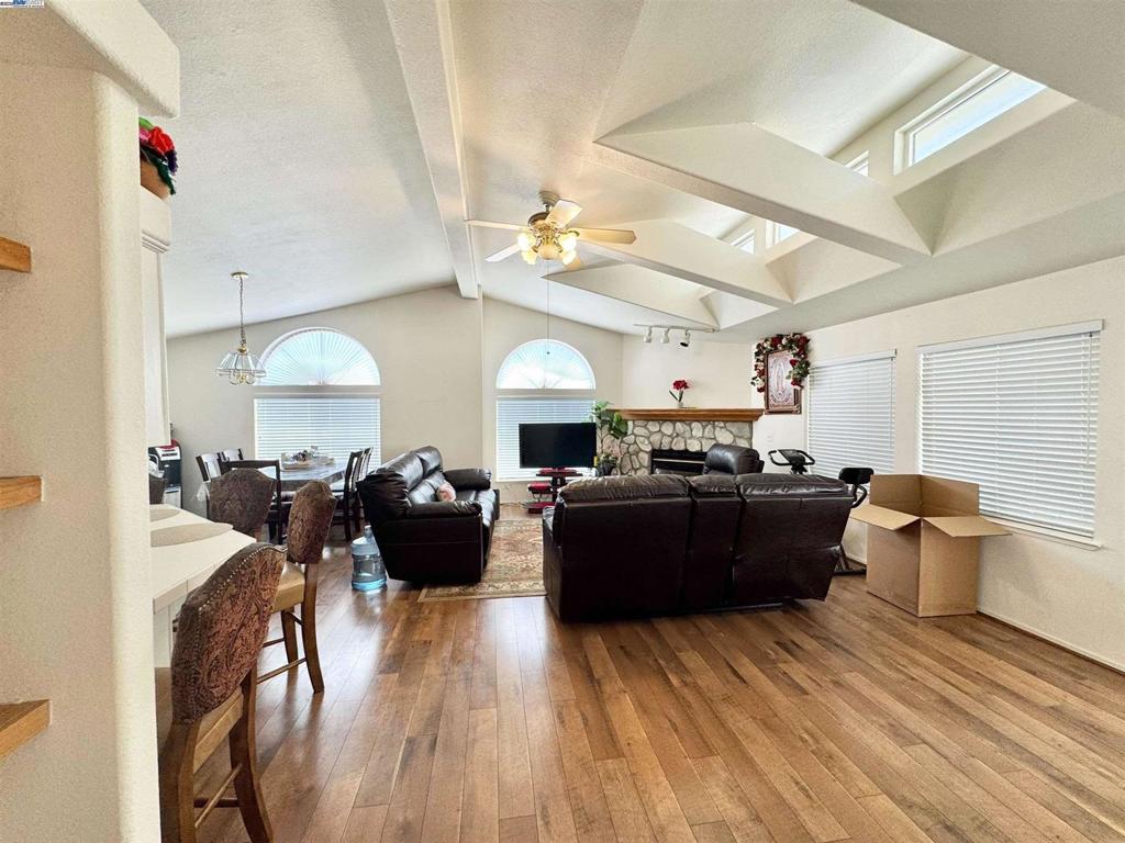 1220 Tasman 39 Property Photo 4
