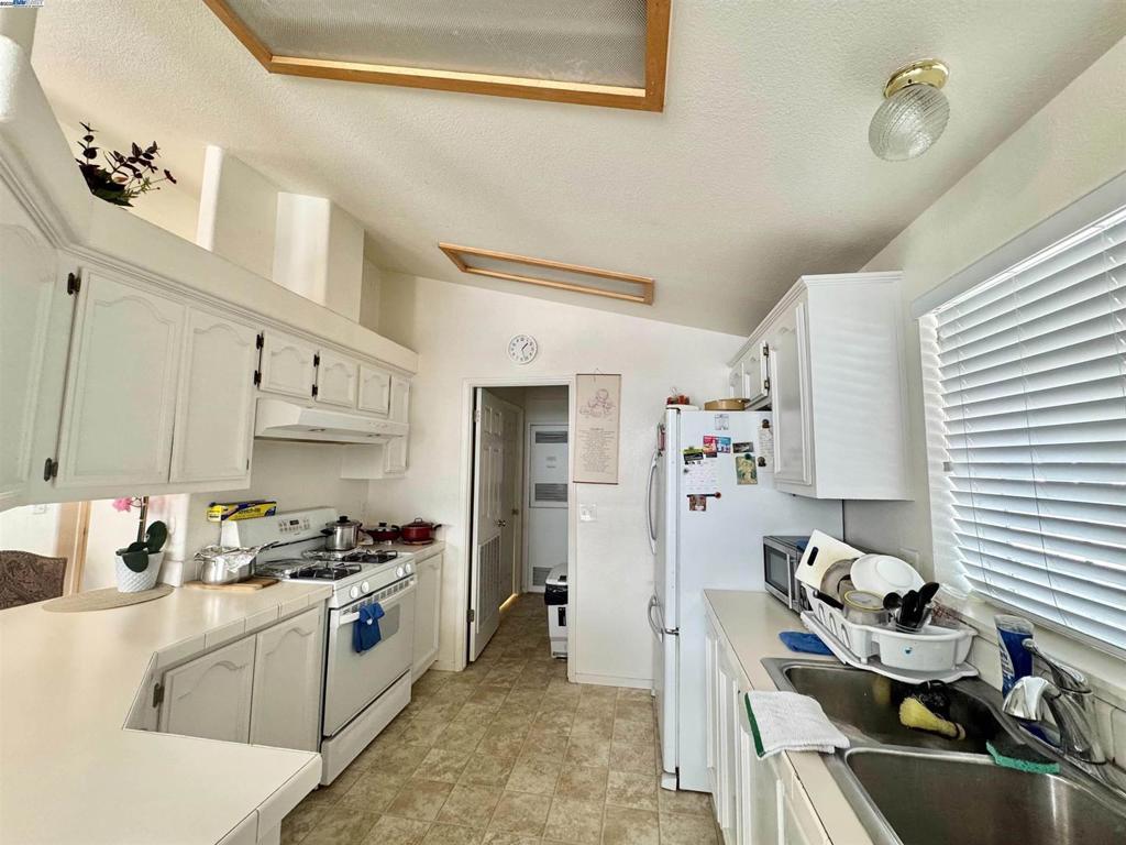 1220 Tasman 39 Property Photo 5