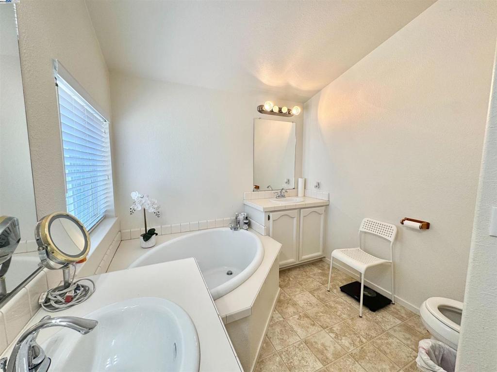 1220 Tasman 39 Property Photo 8