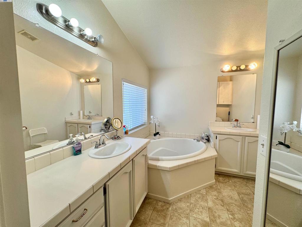 1220 Tasman 39 Property Photo 9
