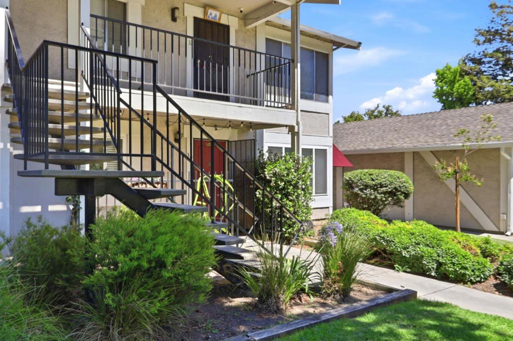 30 Muirfield Court Property Photo 3