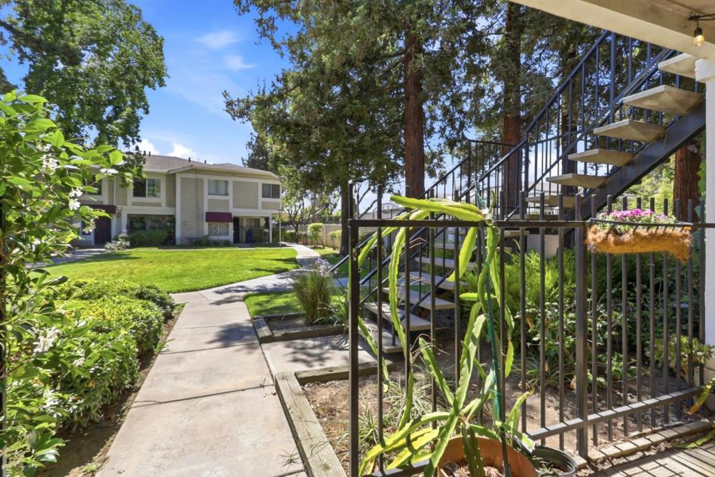 30 Muirfield Court Property Photo 4