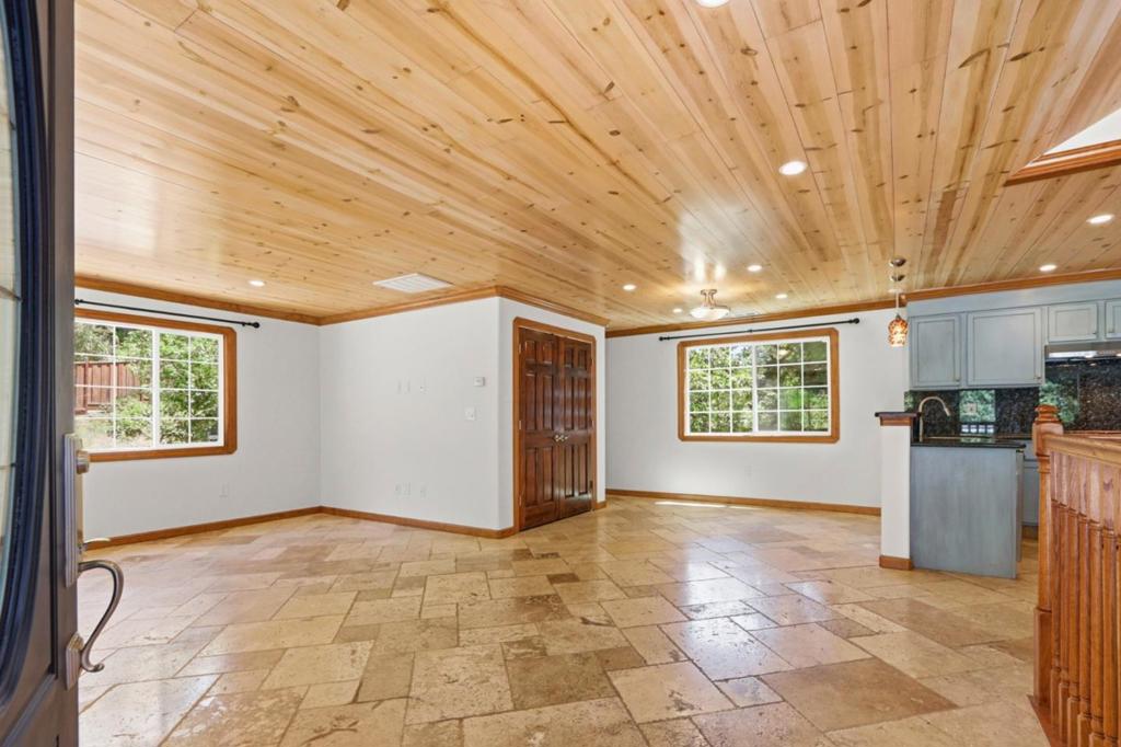 21568 Alma Court Property Photo 6