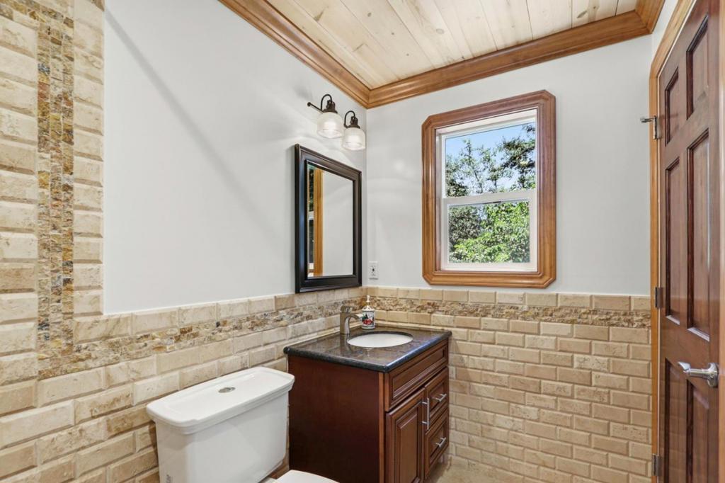 21568 Alma Court Property Photo 33