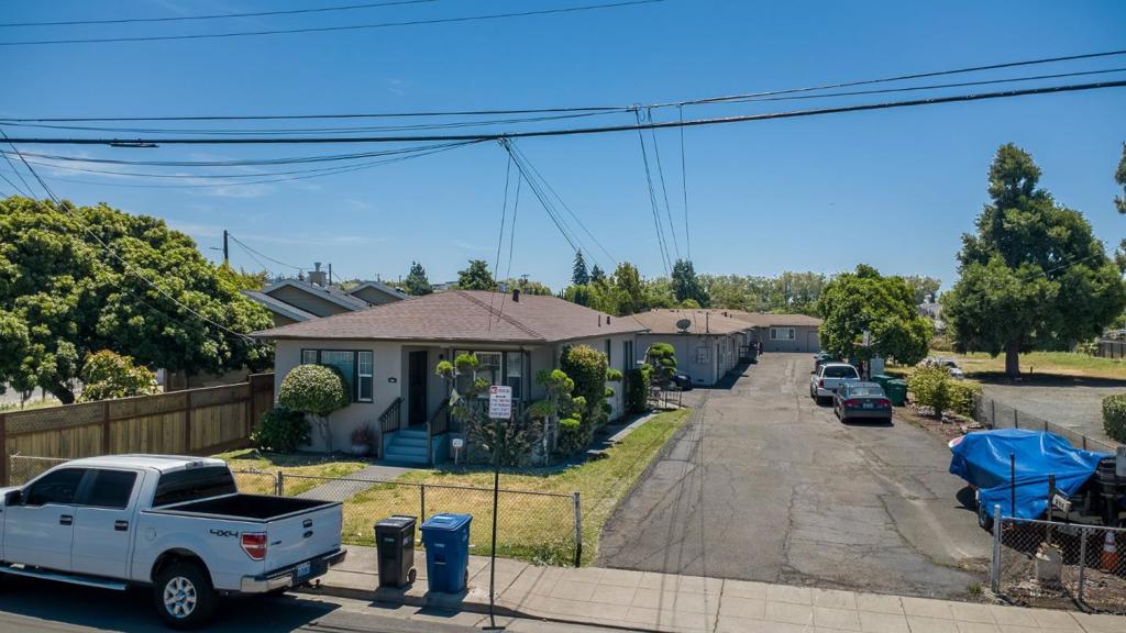 563 Laurel Avenue Property Photo 1