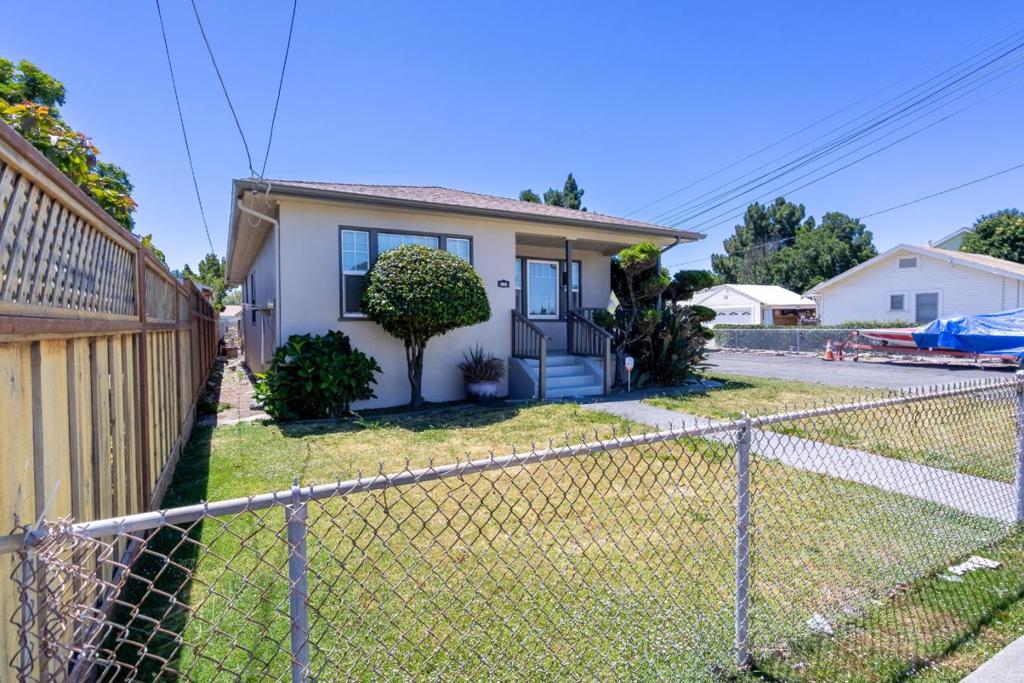 563 Laurel Avenue Property Photo 4
