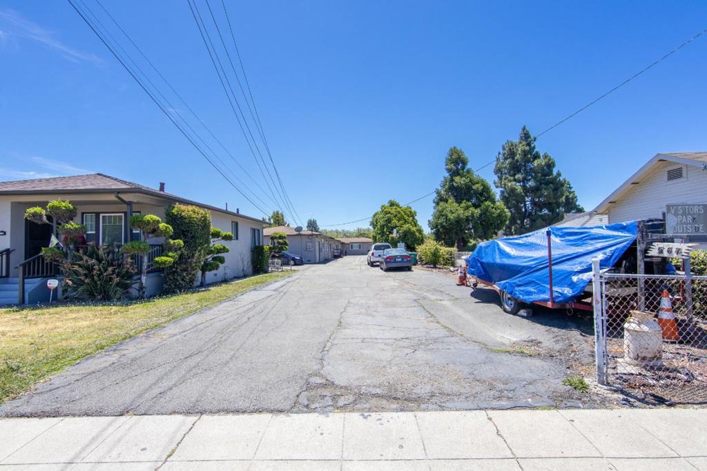 563 Laurel Avenue Property Photo 7