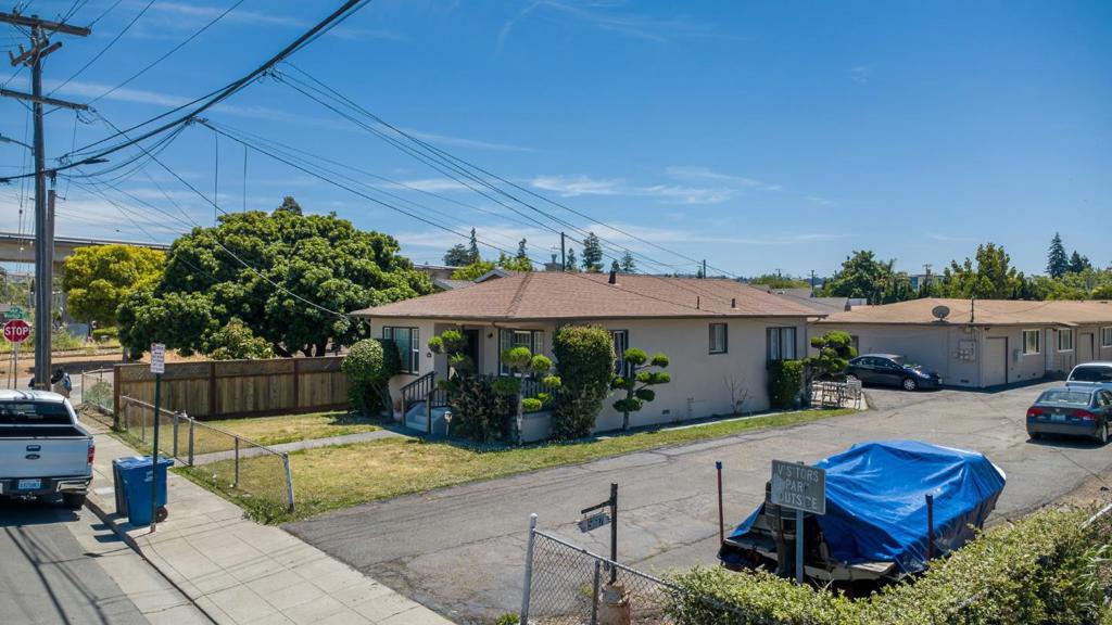 563 Laurel Avenue Property Photo 8