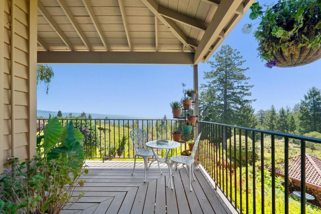 200 Mcamant Drive Property Photo 10