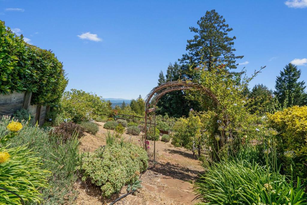 200 Mcamant Drive Property Photo 89